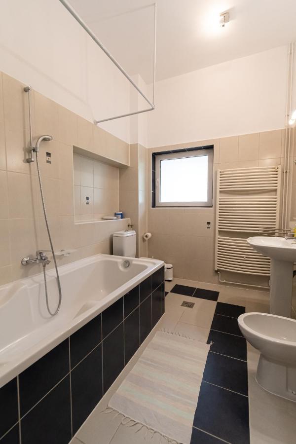 Residence 48 Beautiful Building Within Moments From The Old Town Of Brašov Exteriér fotografie