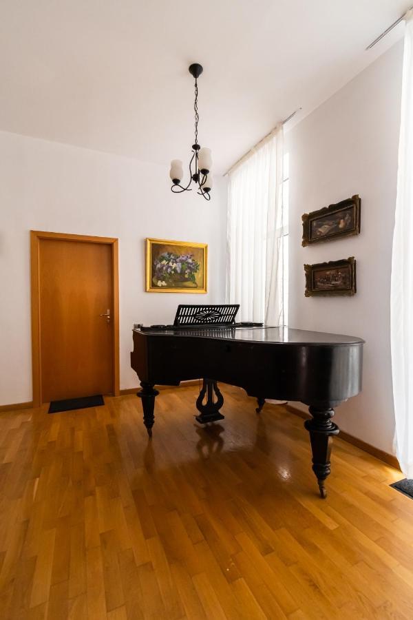Residence 48 Beautiful Building Within Moments From The Old Town Of Brašov Exteriér fotografie